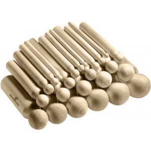 Assortiment de 24 bouterolles en buis