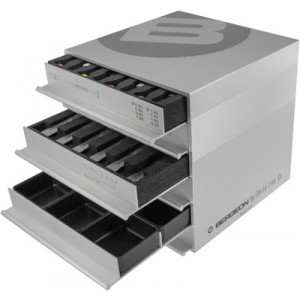 B-cube, layette de table en aluminium massif, avec 4 tiroirs garnis et 2 équipés de cases pour le rangement de fournitures diverses
