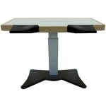 Etabli modulable avec pied électrique réglable, plateau en stratifié vert avec accoudoirs en simili cuir, 140 x 77 cm (accoudoirs compris)